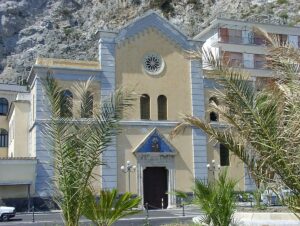1200px-Maiori_Chiesa_di_S_Francesco_001