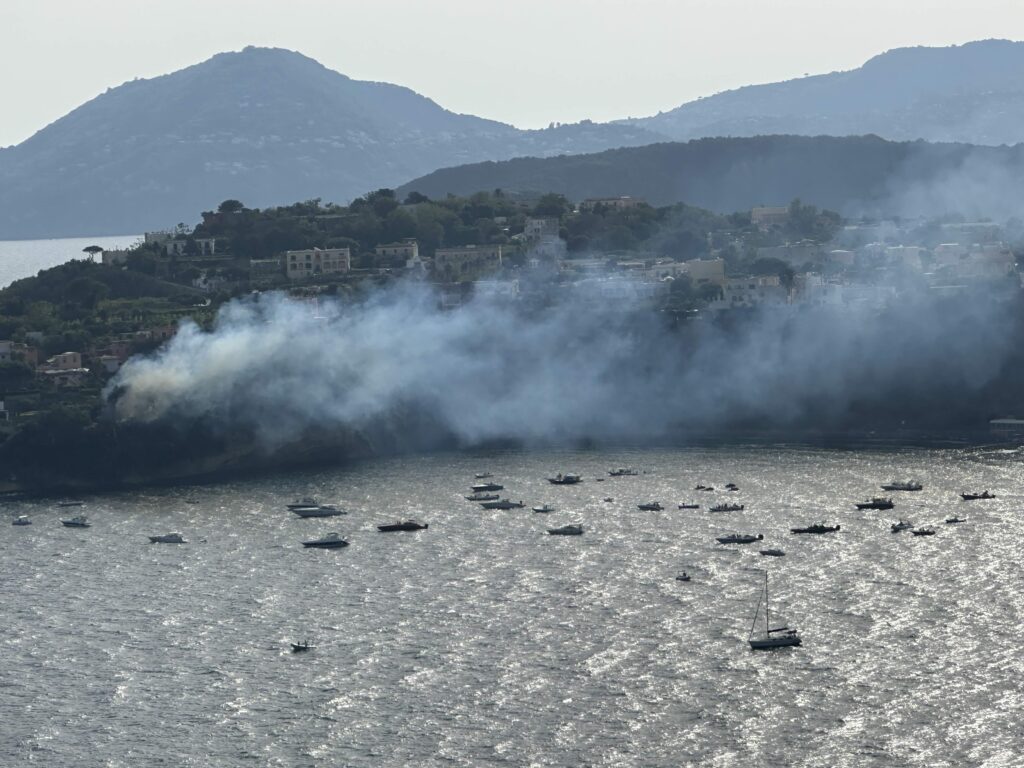 incendio punta Pizzaco Procida