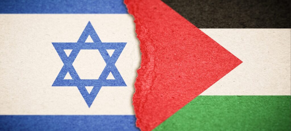 Le bandiere israeliana e palestinese (foto- iStock:timyee)