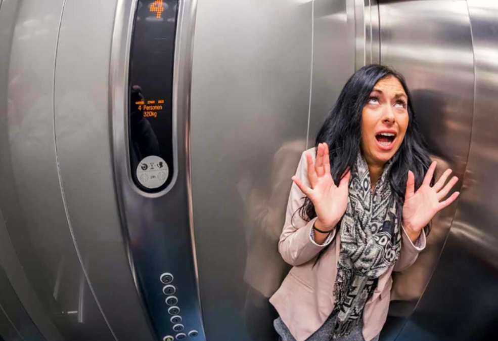 panico in ascensore