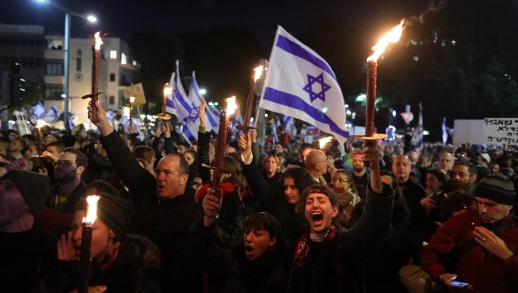 La manifestazione a Tel Aviv del 14 gennaio (ansa)